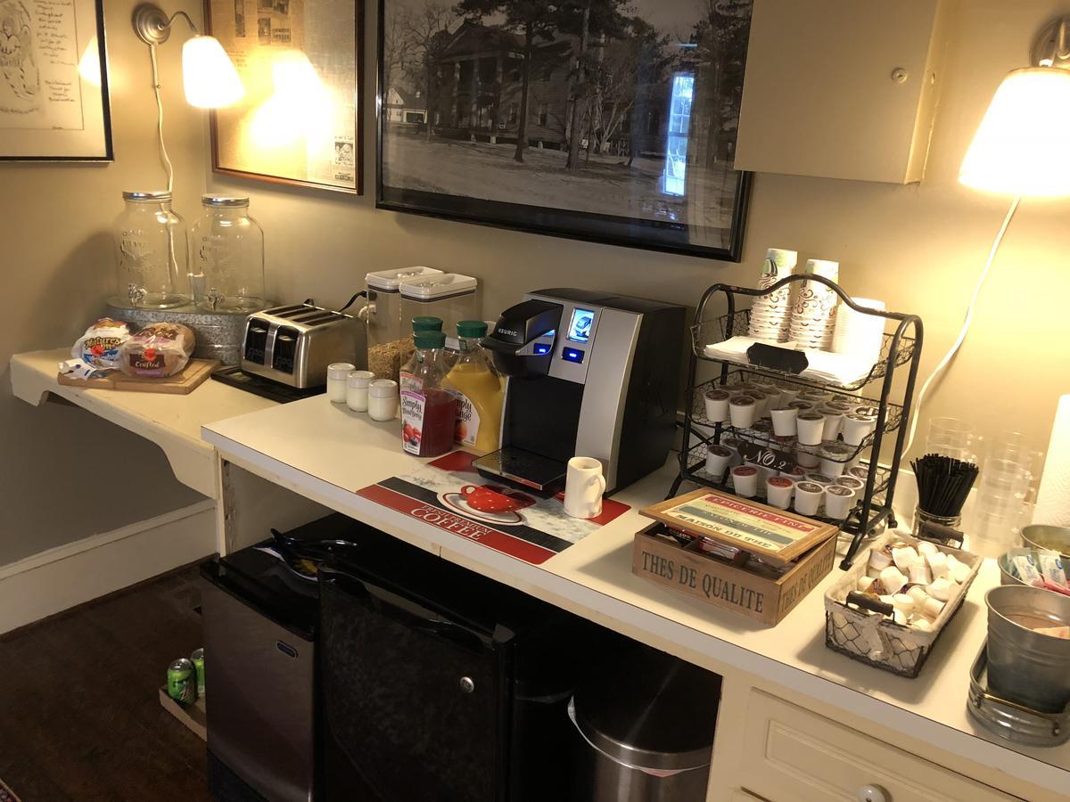 The Elizabethtown Inn Extérieur photo